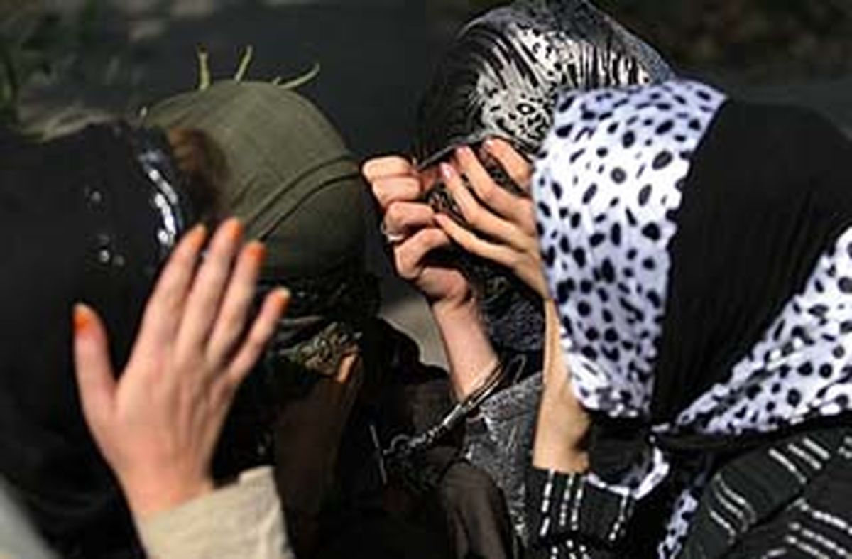 کشف ۳دختر جوان از بار پتروشیمی که قصد خروج غیر قانونی از کشور را داشتند