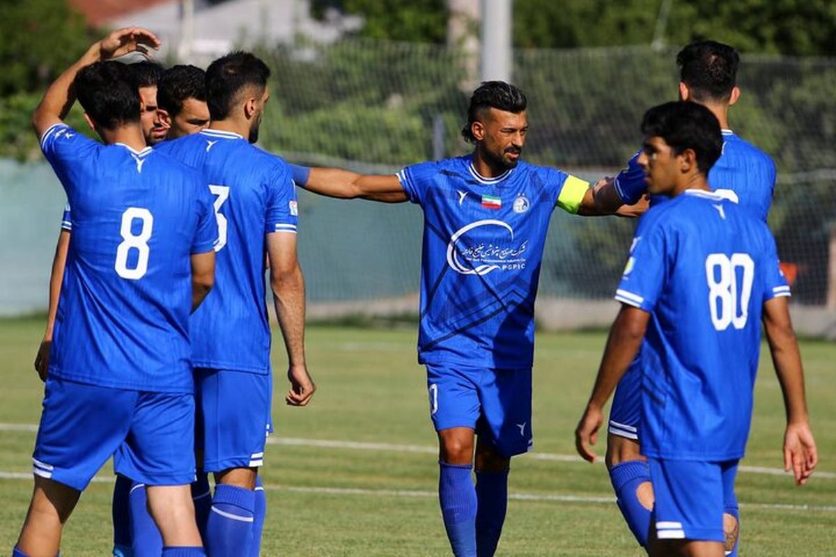 رونمایی از پوستر استقلال برای بازی با تراکتور