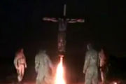 به صلیب کشیدن و زنده سوزاندن یک روس گرا/فیلم(16+)