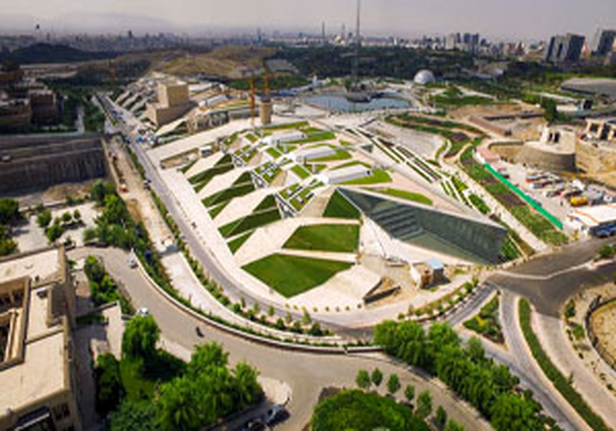 شهردار تهران از باغ کتاب تهران بازدید کرد