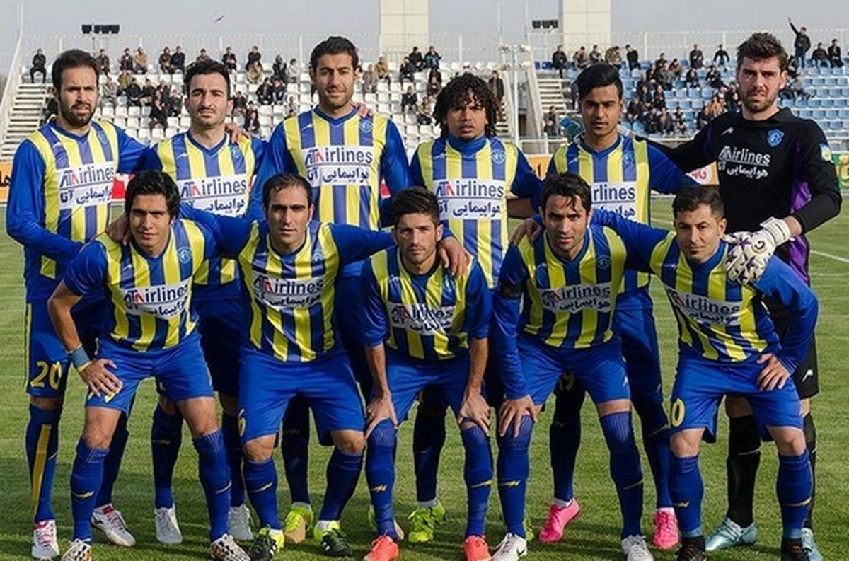 تجمع هواداران فولاد مقابل اردوی تیم/عکس