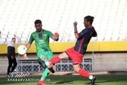 
گلر استقلالی باز هم سرتاپا قرمز پوشید
