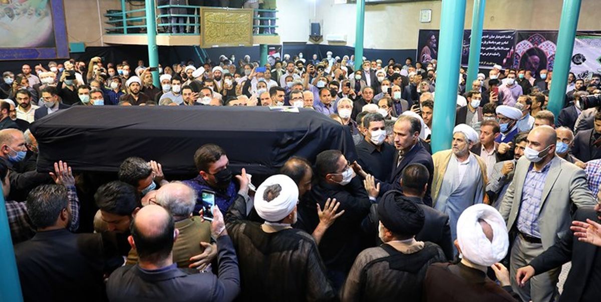 وداع با پیکر مرحوم دعایی در حسینیه جماران