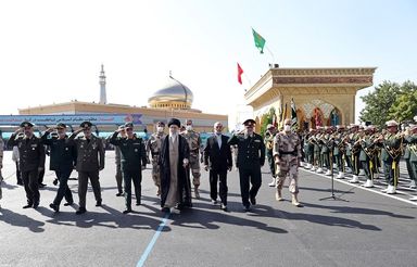 مراسم مشترک دانش‌آموختگی دانشگاه‌های نیروهای مسلح با حضور رهبر انقلاب برگزار شد/گزارش تصویری
