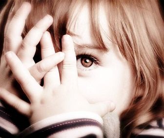 مهمترین علل و علائم ترس در کودکان + درمان