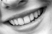 متوسط خنده خانم ها در روز چقدر است؟