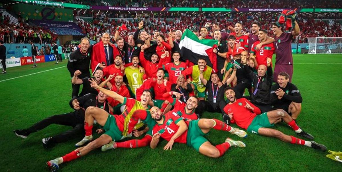 خوشحالی بازیکنان مراکش با پرچم فلسطین