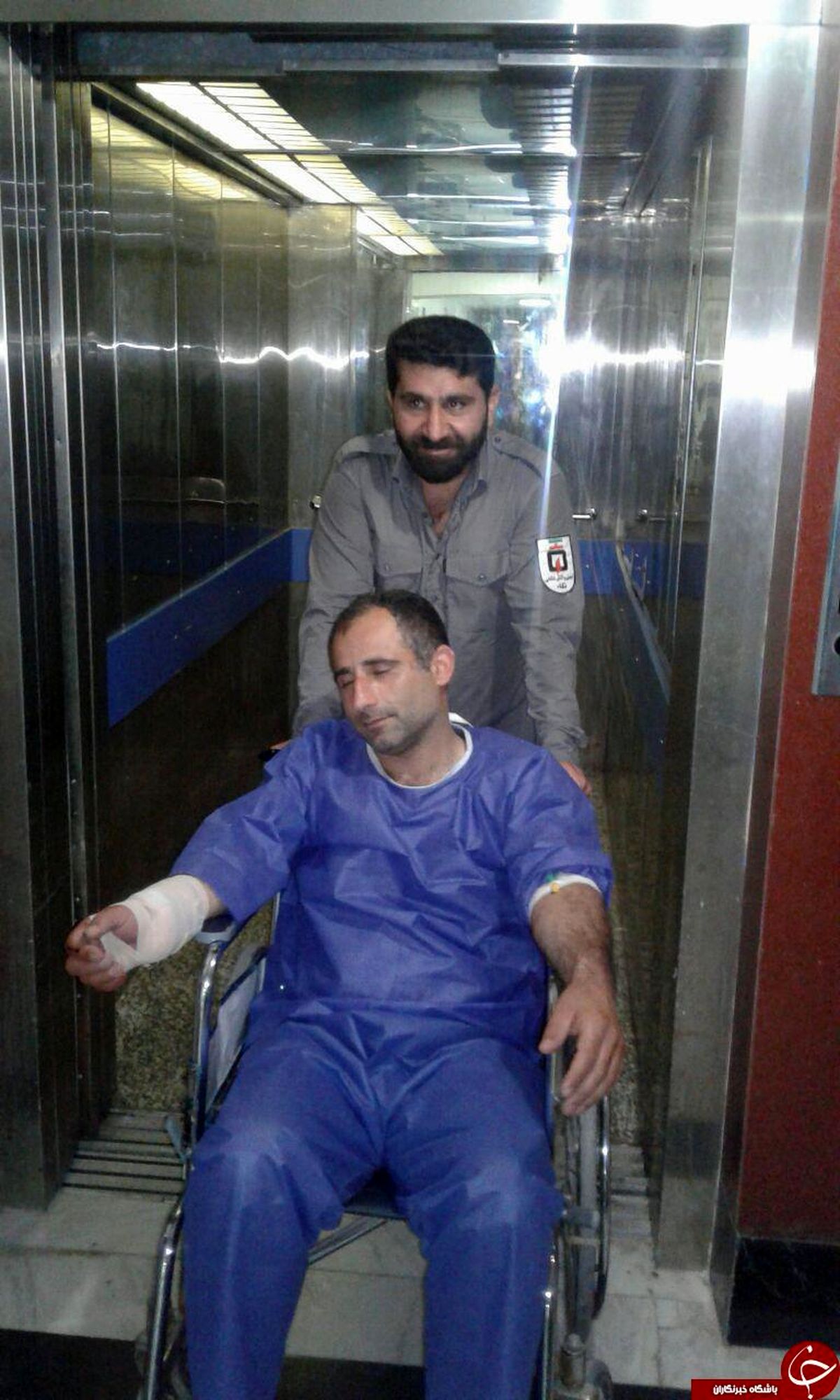 مصدومیت
دو آتش نشان در حادثه آتش سوزی +تصاویر
