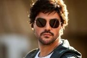 سینا مهراد هم «باید برخاست» گوش می‌دهد 