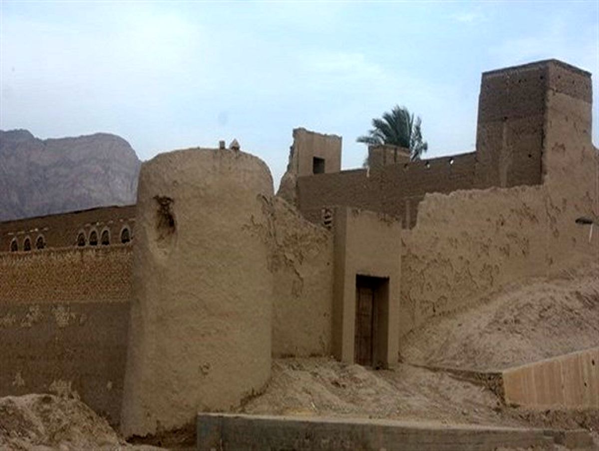 مرگ تدریجی قلعه کلات اهرم