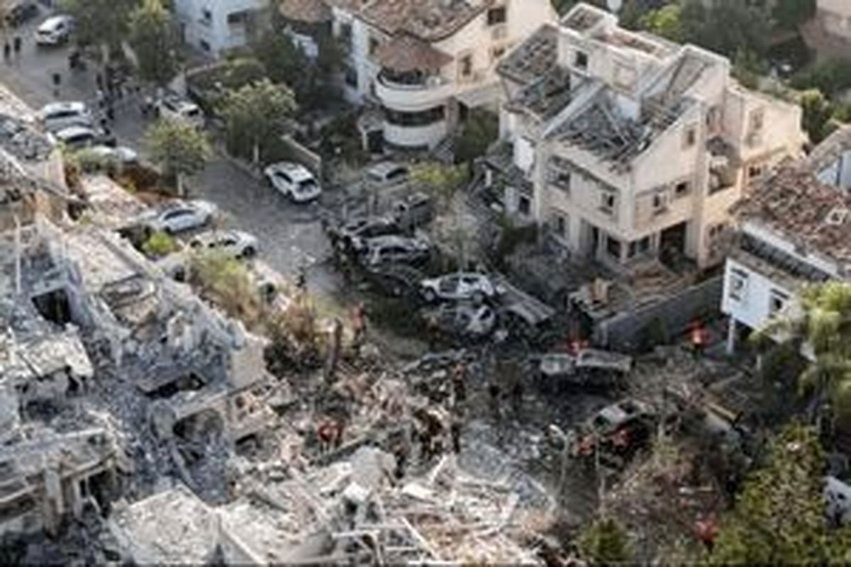 
هاآرتص: اسرائیلی‌ها هنوز درگیر آثار حملات موشکی ایران هستند

