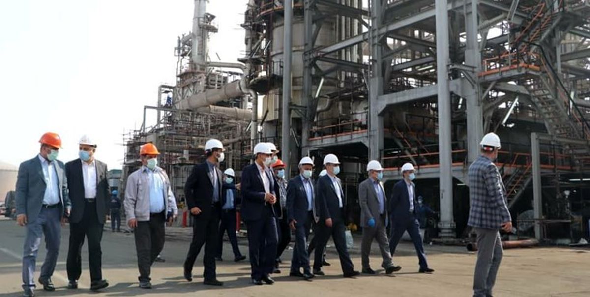 بازدید قاضی‌زاده هاشمی از پالایشگاه بندرعباس