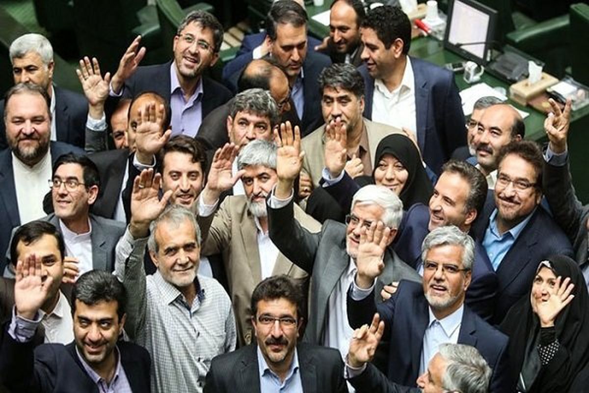 حاشیه‌های بررسی CFT در مجلس
