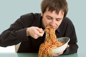 کارهایی که بعد از غذا خوردن باید انجام داد ا با این کارها از معده درد خلاص شوید
