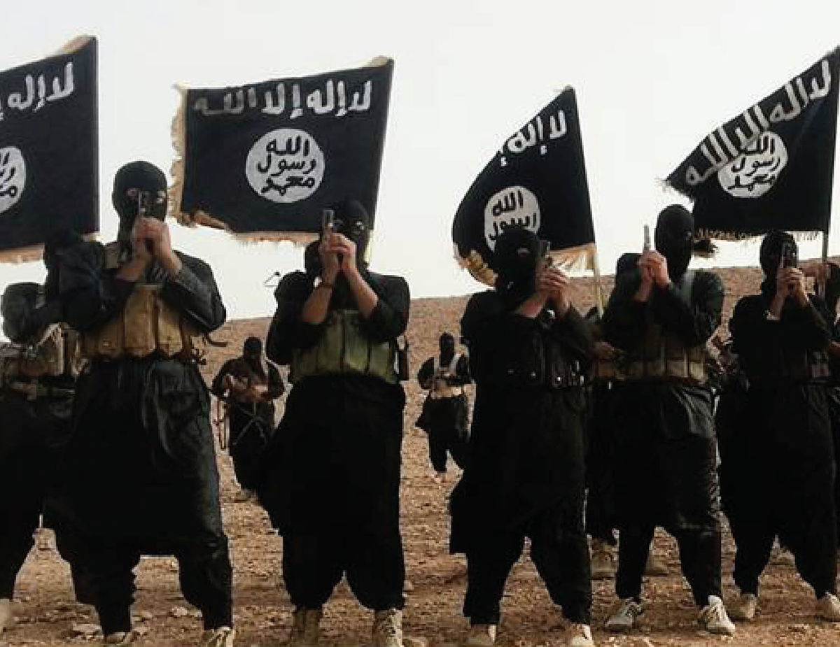 اعدام یک مرد سوری توسط کودک 3 ساله داعشی!+ تصاویر 