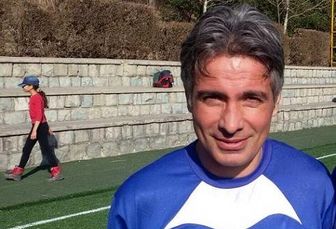 مربی استقلال: کسی به عشق پیراهن بازی نمی کند