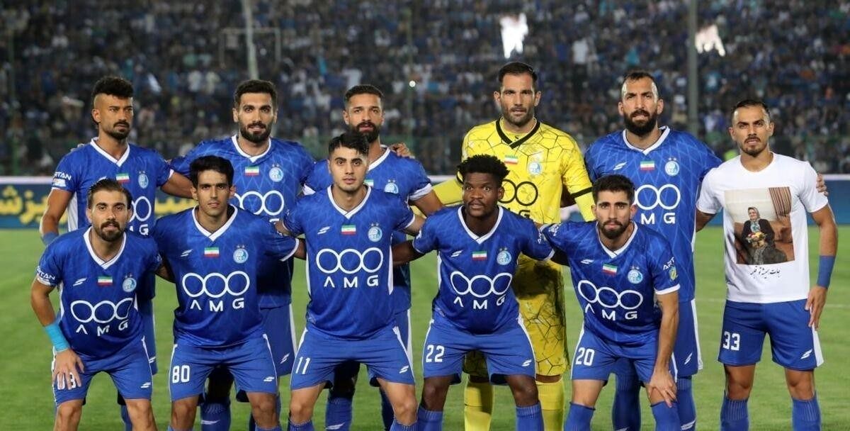 مهاجم استقلال بار دیگر بازوبند کاپیتانی را بست