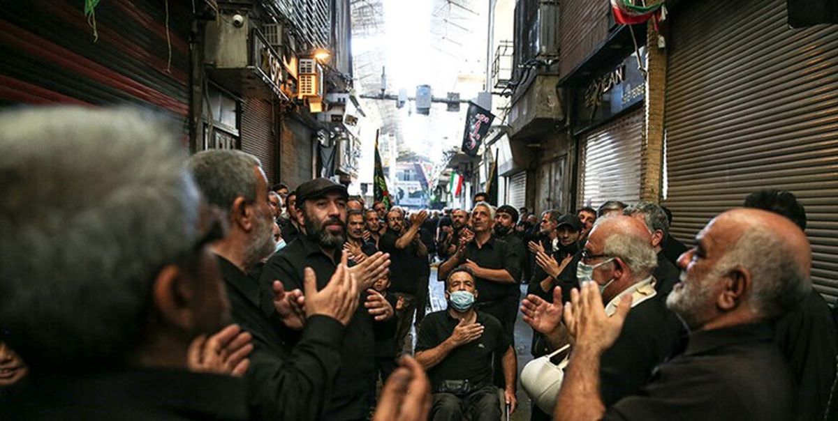 دسته‌روی عزاداران همزمان با تاسوعا در بازار تهران