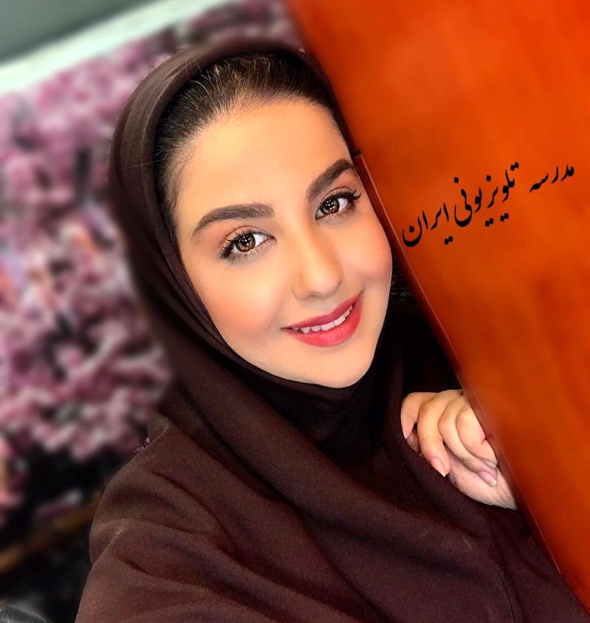 « نسیم خوشنودی» با استایلی متفاوت از تلویزیون/ عکس