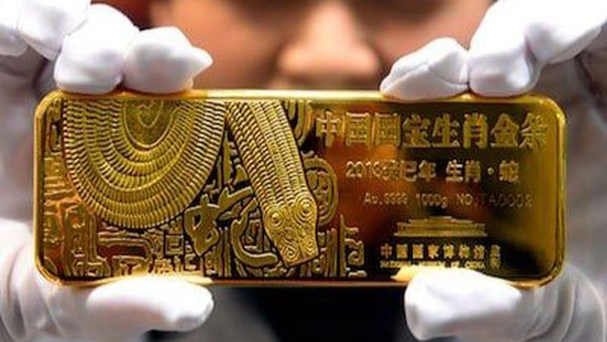 اژدهای طلایی چین برای بلعیدن دلار