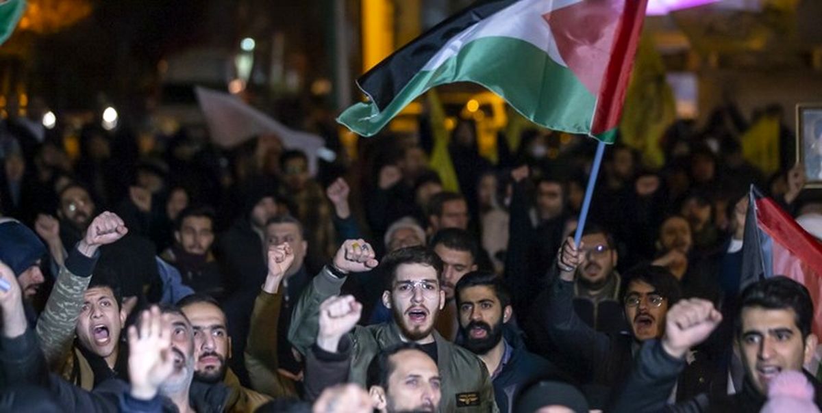 تجمع مردم و دانشجویان در محکومیت اقدام تروریستی کرمان +فیلم