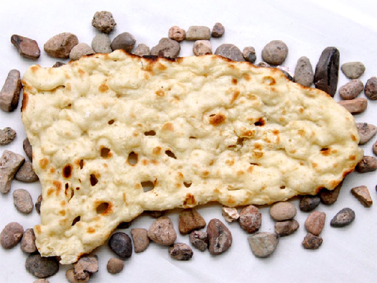 از نگهداری نان در یخچال خودداری کنید