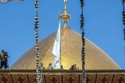 تعویض پرچم ایوان طلای حرم علوی(ع)/ گزارش تصویری