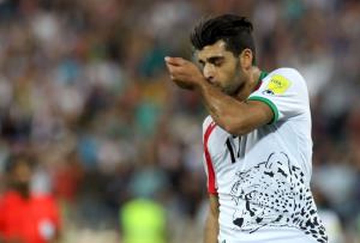 یک استقلالی همسایه یک پرسپولیسی در صدر