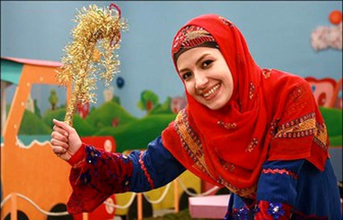 تیپ متفاوت خانم مجری خارج از محیط کار/ عکس