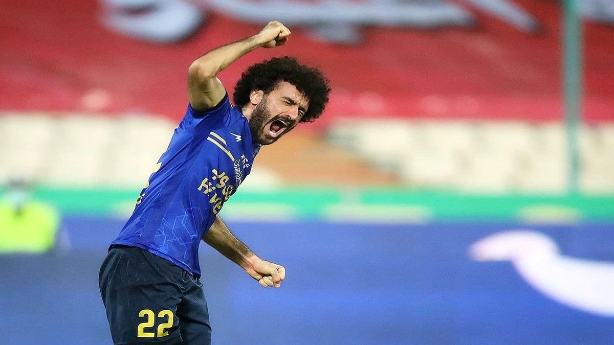 مرادی برای دریافت رضایت نامه به باشگاه استقلال رفت
