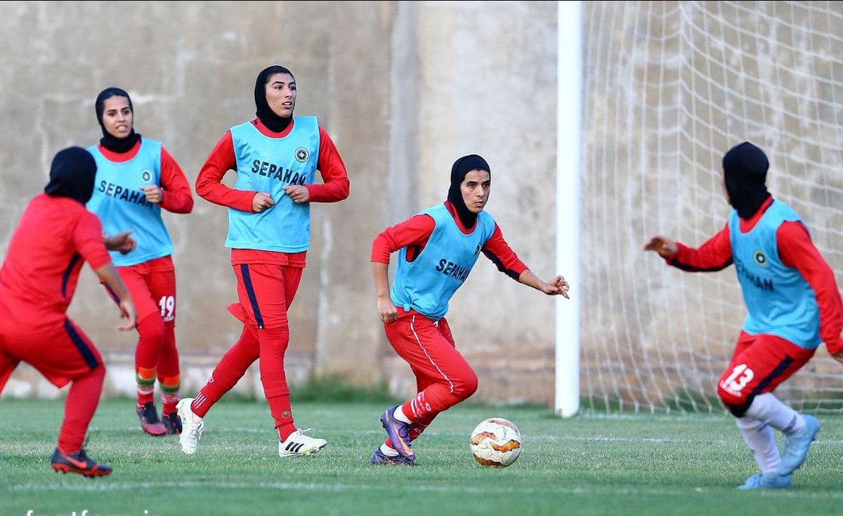 دلایل ماندن کاپیتان تیم فوتبال بانوان پرسپولیس 