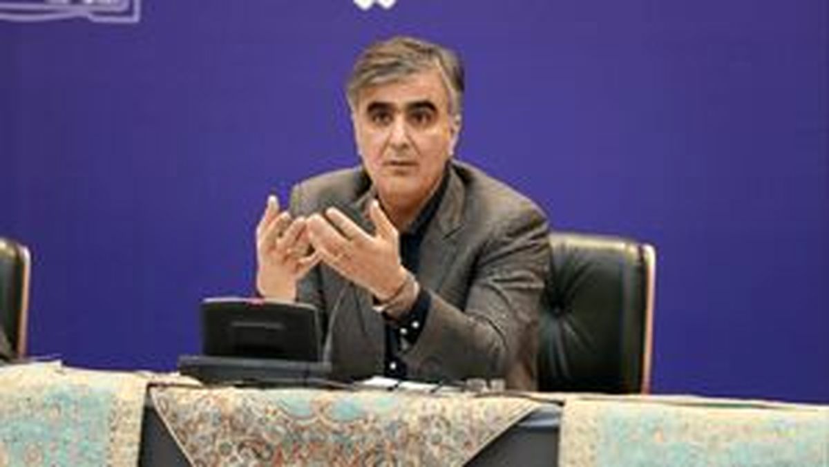 فرزین: نمی‌دانم چرا موسسه ملل ۳۰۰ شعبه دارد
