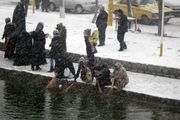 سپردن مشکل و تنگنا به آب روان