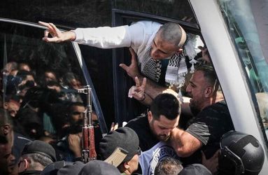 استقبال از اسرای آزاد شده فلسطینی از دریچه دوربین‌ها/گزارش تصویری