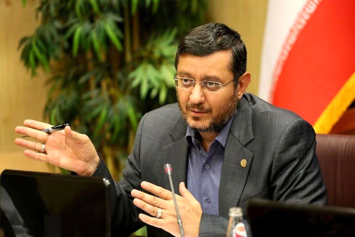 
خبرگزاری کارگر مدافع مدیر اخراج کننده کارگران/ من یک اخراجی دخانیات هستم
