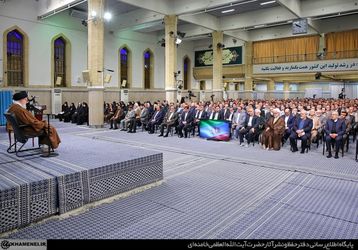 دیدار جمعی از تولیدکنندگان و فعالان اقتصادی با رهبر انقلاب/گزارش تصویری