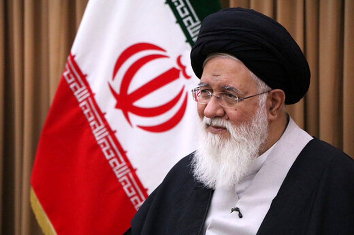  آیت الله علم الهدی: باید مقابل دشمن ایستاد و مقاومت کرد 