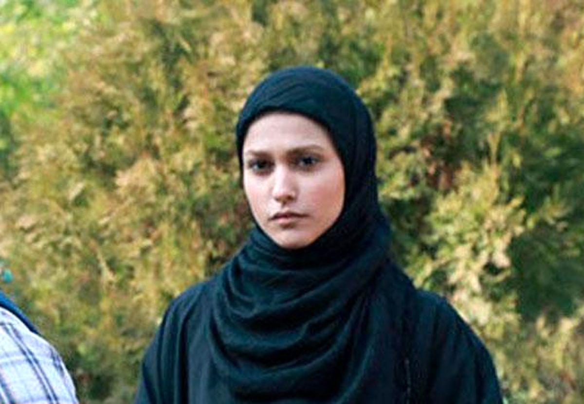 آدرینا صادقی در خانه‌اش /عکس