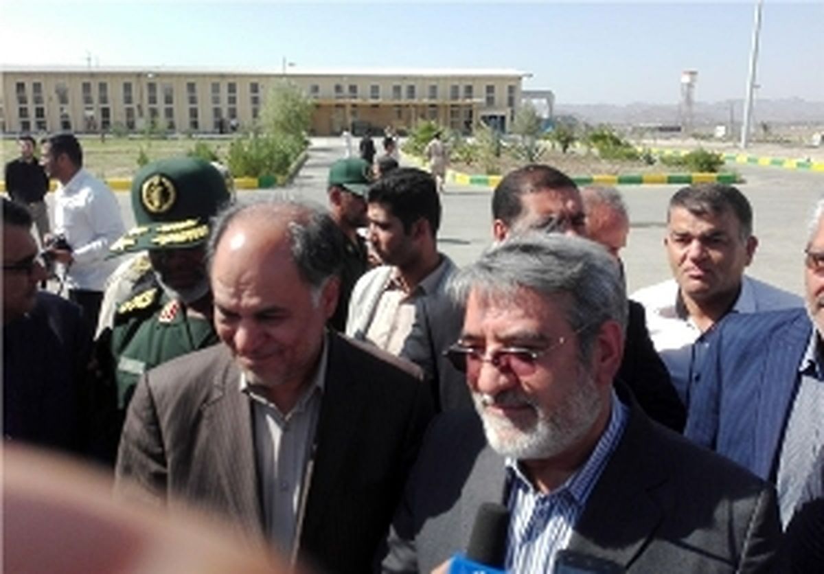 
بازدید وزیر کشور از مرزهای جنوب شرق کشور
