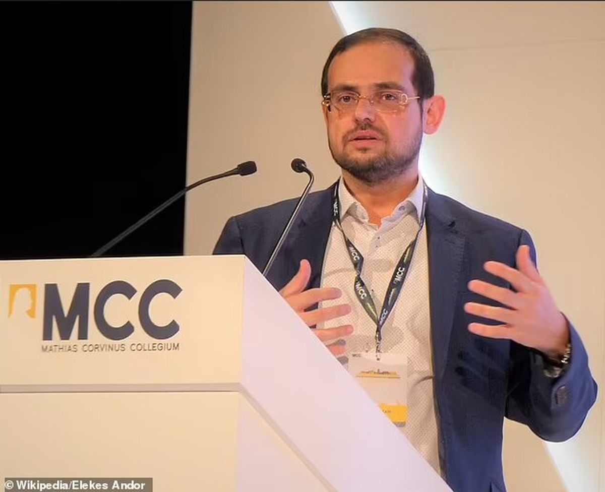 طالبان بایدن را پیرمردی پر از اشتباه می‌داند