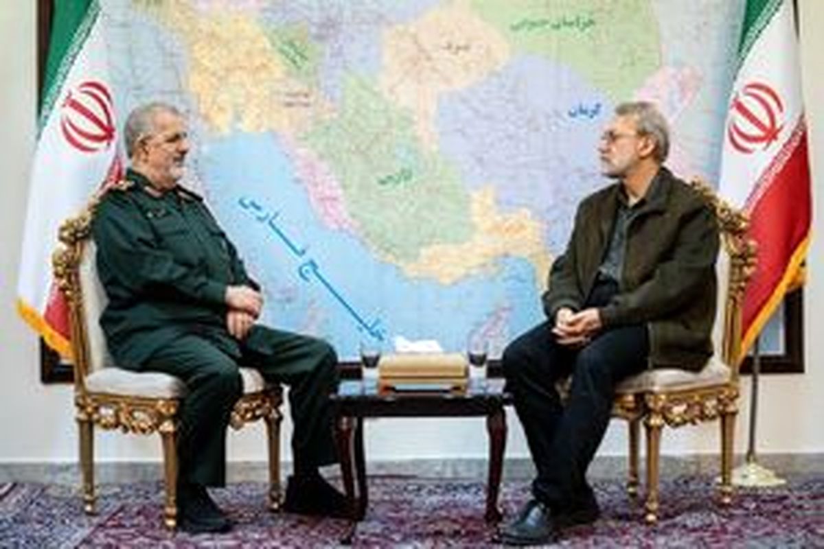 دیدار علی لاریجانی با سرلشکر پاکپور
