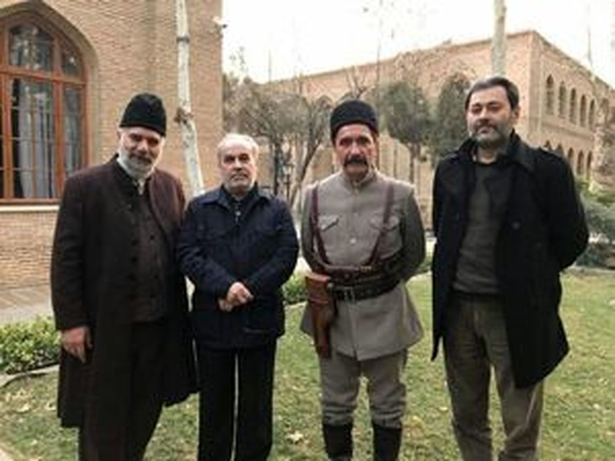 تجلیل نوادگان ستارخان از رئیس رسانه ملی