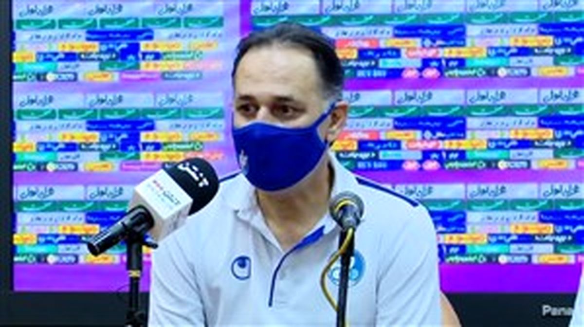 چرا فرهاد مجیدی در کنفرانس خبری شرکت نمی کند؟/ واکنش به اخراج آرش رضاوند در بازی استقلال و سپاهان