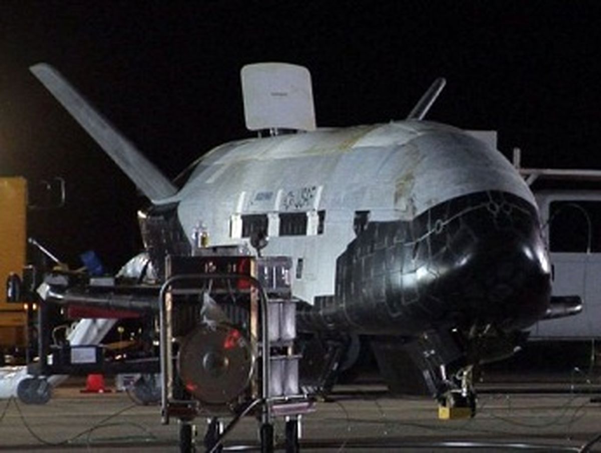 Secret Military Mini - shuttle Lands in California