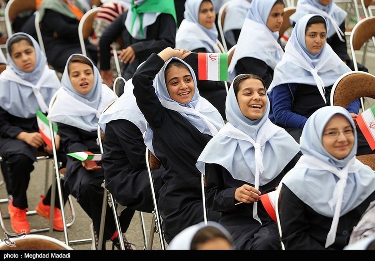 برگزاری جشن لغو تحریم‌ها در مدارس