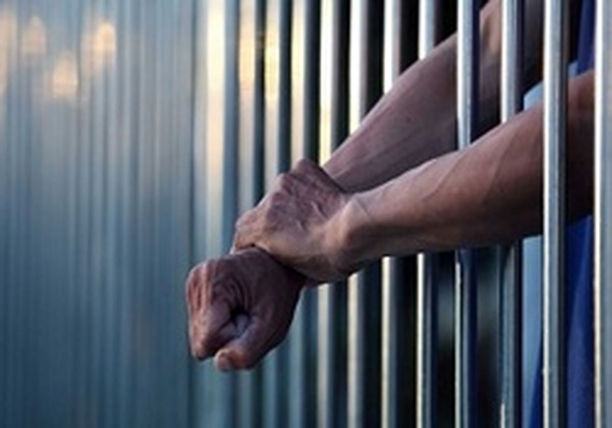 دستگیری سارقی که قصد داشت خودروی لوکس بخرد