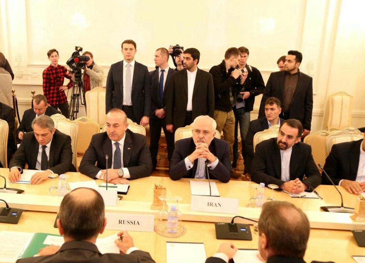 ماجرای نگاه محافظ ظریف به محافظ وزیر خارجه ترکیه!+ فیلم 