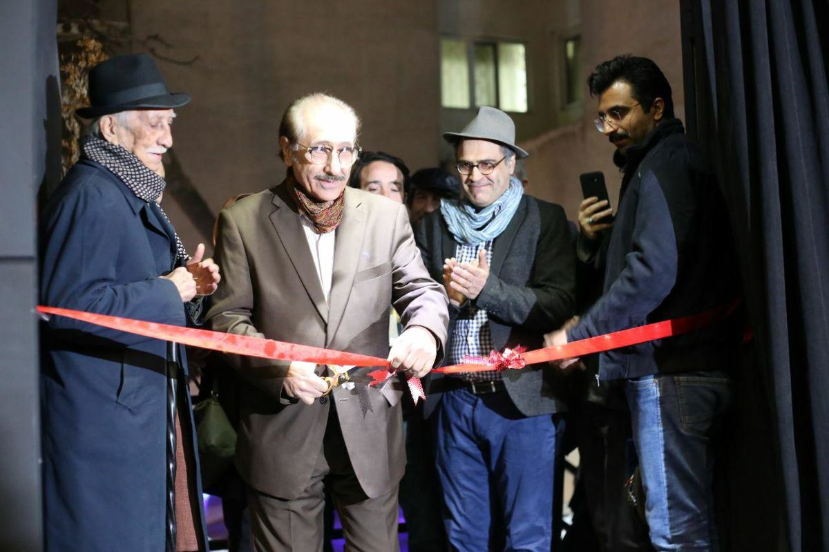 برخی در تئاتر گیشه پرست شده‌اند