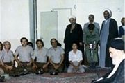 چه گروه‌هایی خواستار انحلال ارتش بودند؟