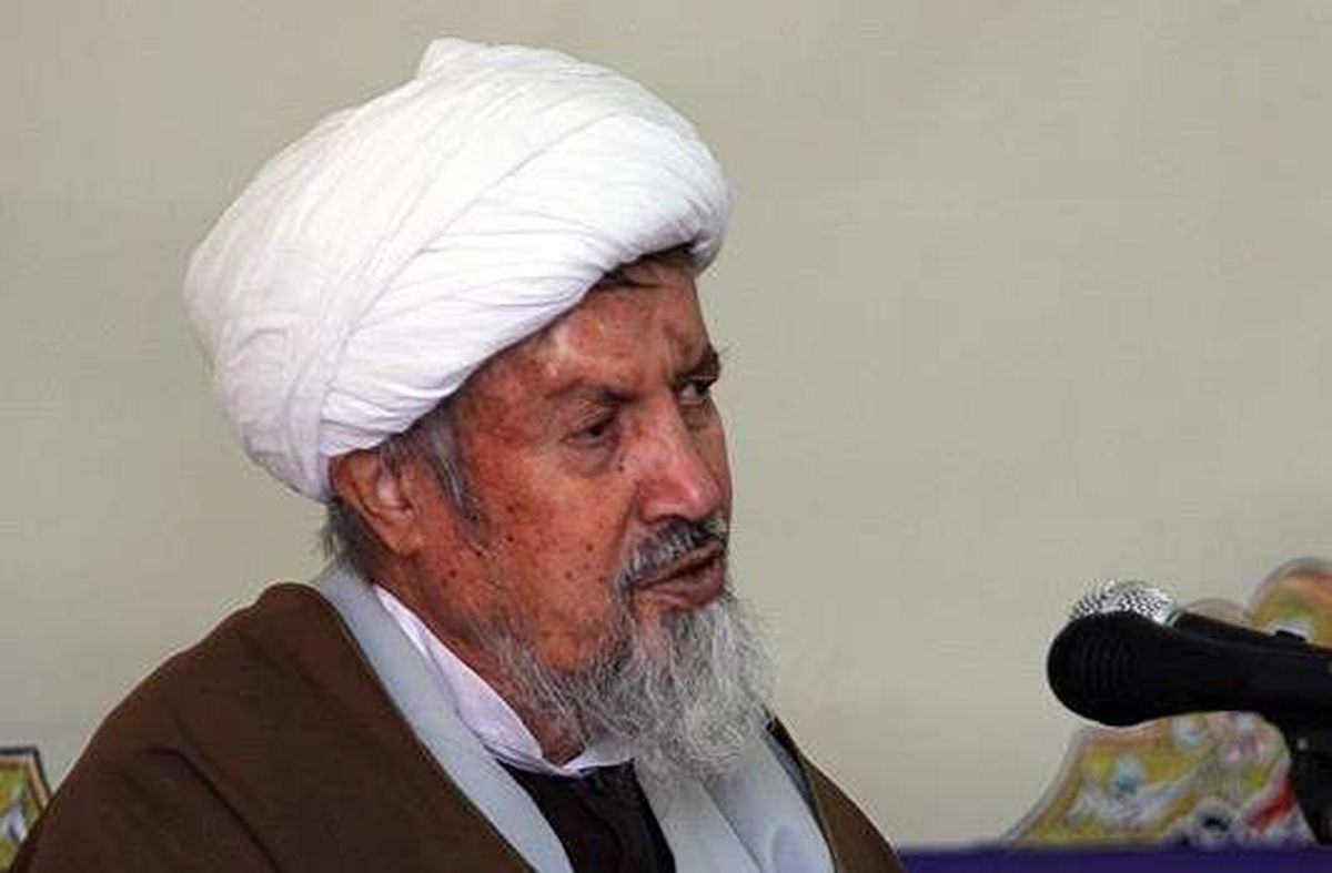 عیادت علی لاریجانی از آیت الله مومن